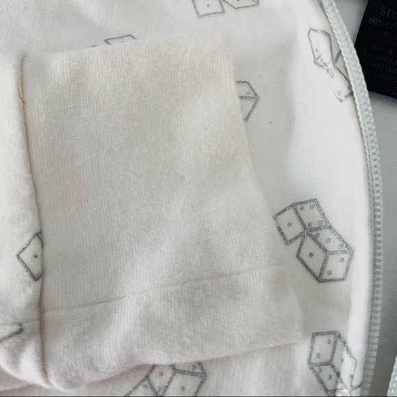 🎲 💖 Cute Used Sweater with Dice Patern - Picture 5 of 10